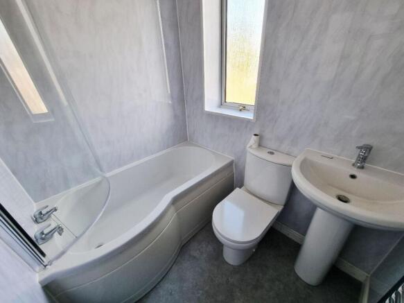 3 bed Semi-Detached to rent Image 10