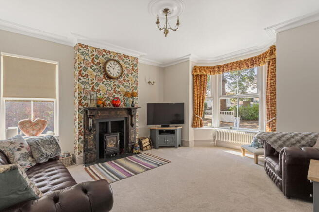 5 bed Detached for sale Image 6