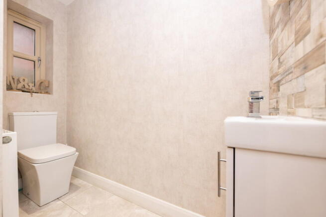 4 bed Detached for sale Image 9