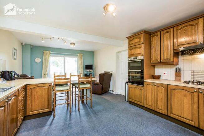 4 bed Detached for sale Image 7