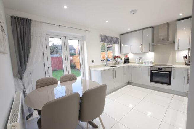 KITCHEN DINER