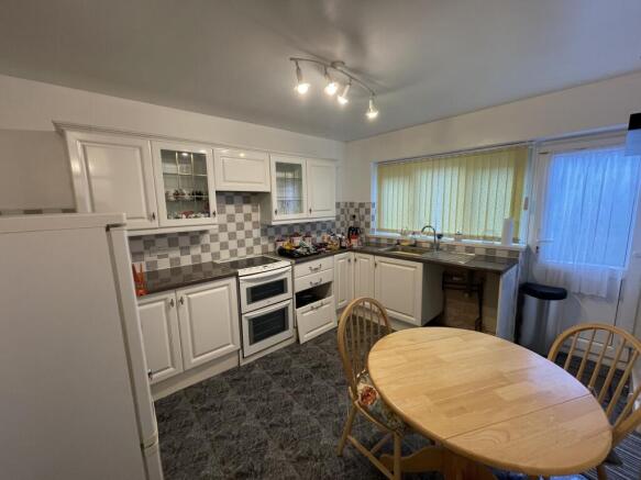 Kitchen 1.JPG