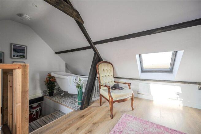 4 bed Semi-Detached for sale Image 10