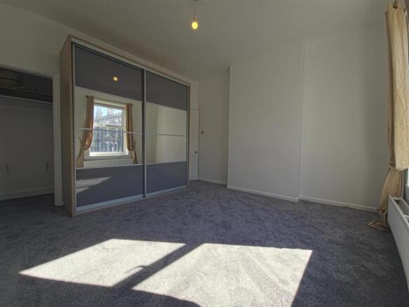 2 bed Terraced to rent Image 10