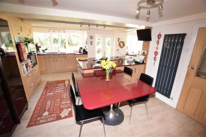 KITCHEN/BREAKFAST RO