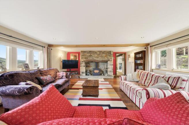 5 bed Detached for sale Image 8