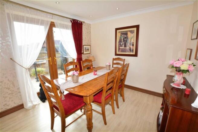 LOUNGE/ DINING ROOM