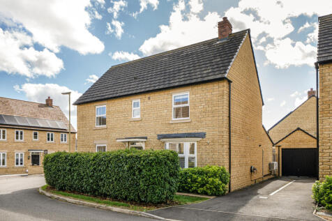 Blush Crescent, Carterton, Oxfordshire