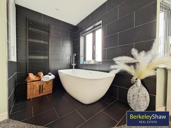 Bedroom 1 Ensuite Bath