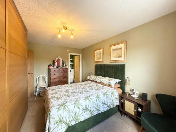 3 bed Town House for sale Image 9