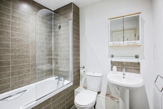 2 bed Apartment for sale Image 4
