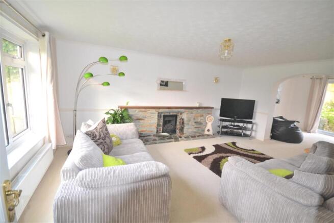 Living Room.JPG