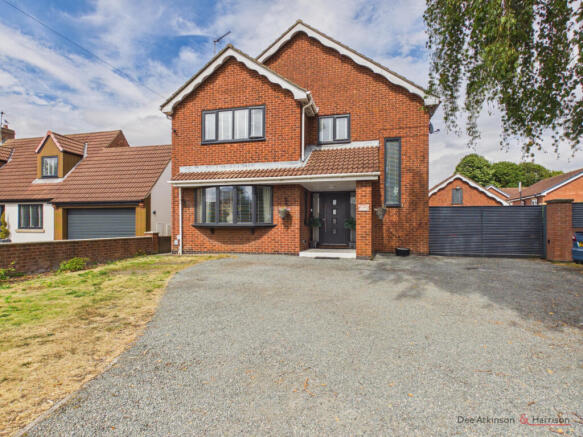 3 Bedroom House - detached for Sale