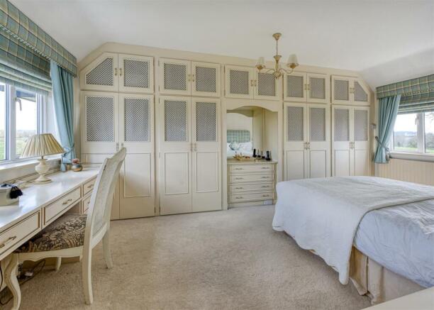 Awbridge House-bed1a.jpg