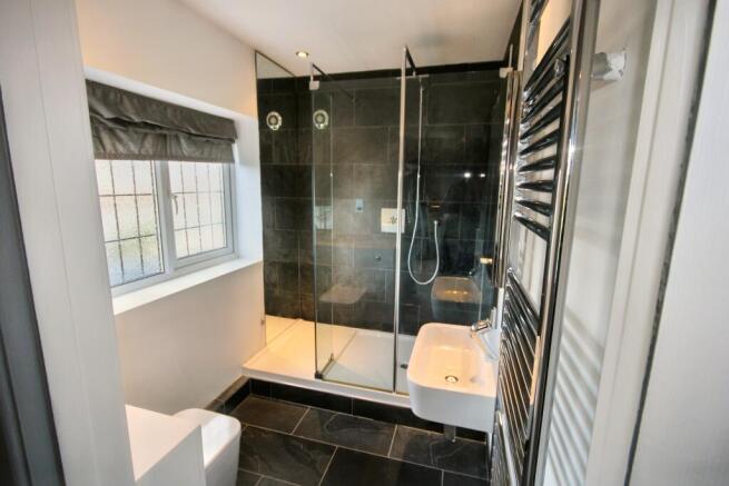5 bed Detached to rent Image 11