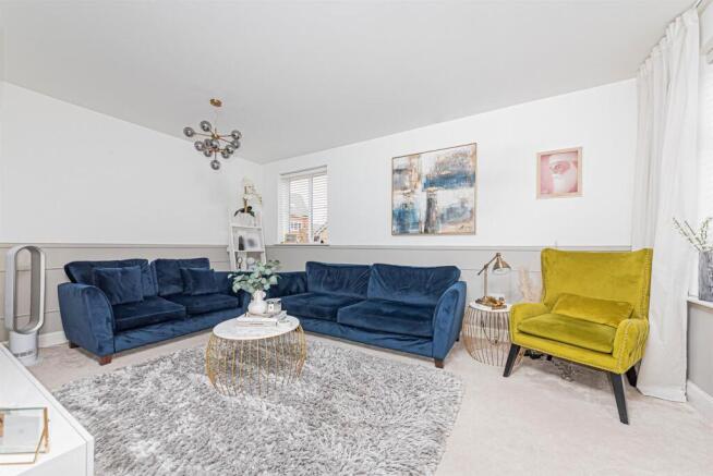 4 Rhodes Close (17).jpg