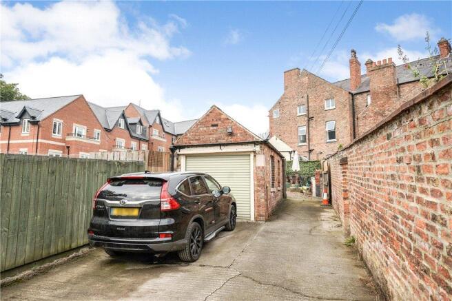 Garage/Parking