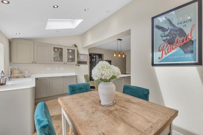 4 bed Semi-Detached for sale Image 9