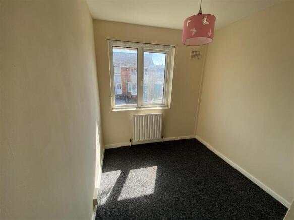 10 Dafydd Place - front second bedroom.jpg