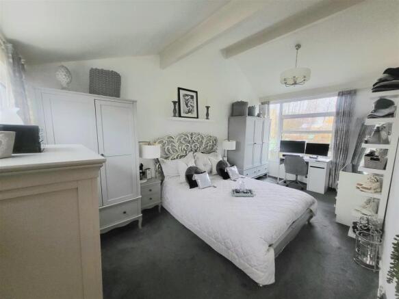 Bedroom 1 Lighter