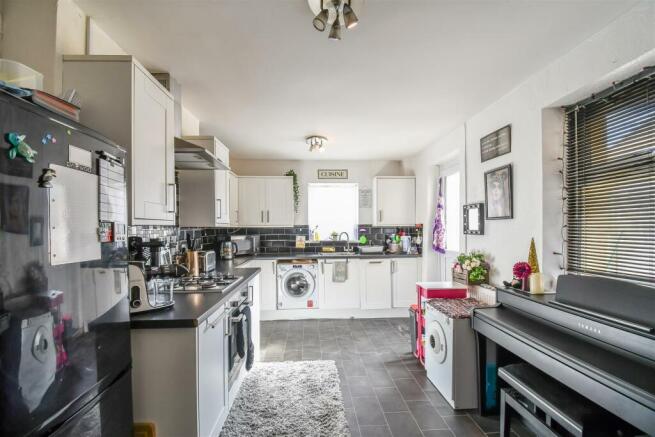 Kitchen/Dining Area