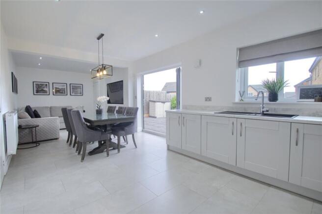 4 bed Detached for sale Image 7