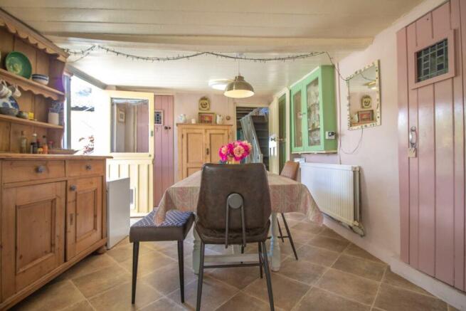 39 Cannon Street [Kitchen] 02.jpg