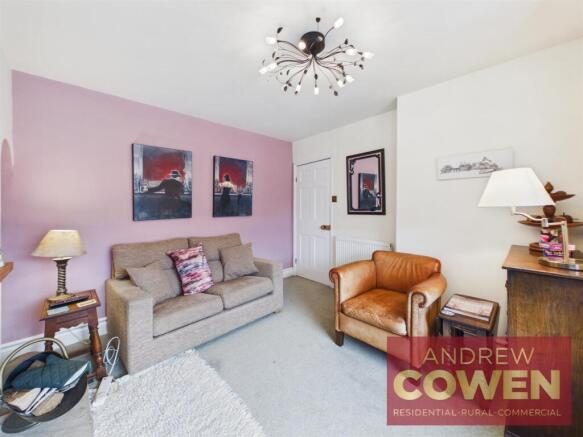 4 bed Semi-Detached for sale Image 4