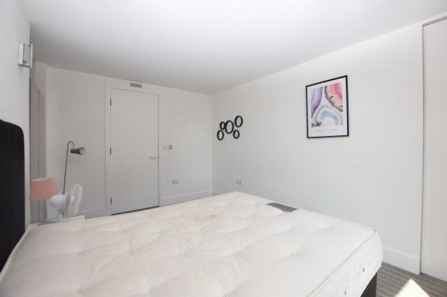 2 bed Apartment to rent Image 10