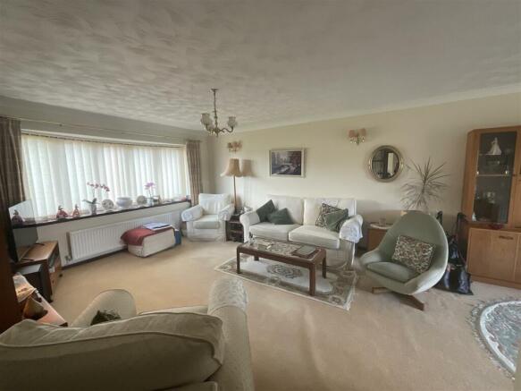 "L" Shaped Lounge/Dining Room