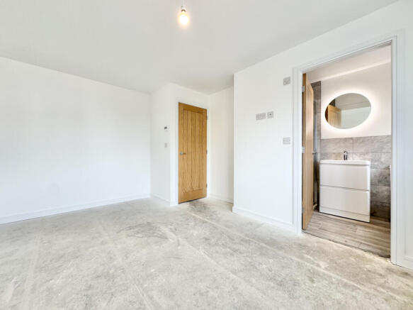 4 bed Detached for sale Image 10