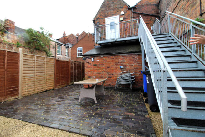 3 bed flat to rent High Street, Burton-on-Trent D