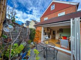 Flat 2, 45, Cambridge Road, Walton-on-thames KT12 2DP