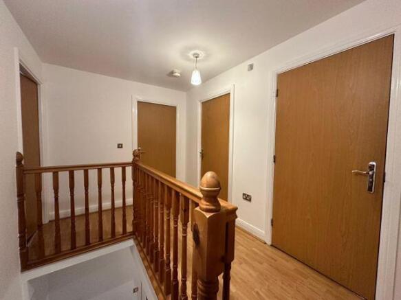 3 bed Apartment to rent Image 12