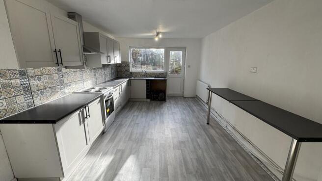 Kitchen/family ro...