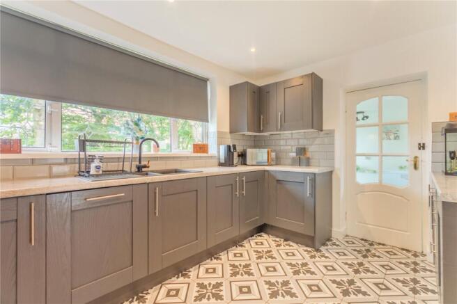 4 bed Semi-Detached for sale Image 11