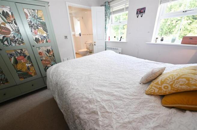 2 bed Flat for sale Image 7
