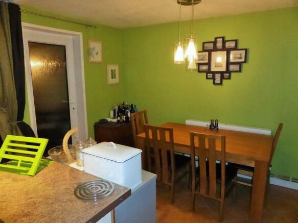 Kitchen/ Dining Room