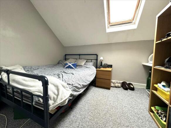 Bedroom (rear)