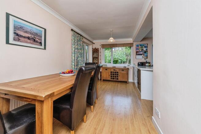 4 bed Detached for sale Image 6