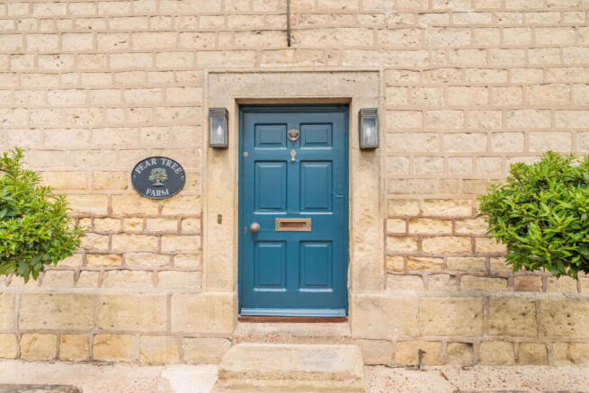 5 bed Detached for sale Image 7