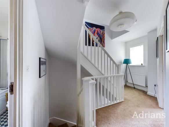FIRST FLOOR LANDING