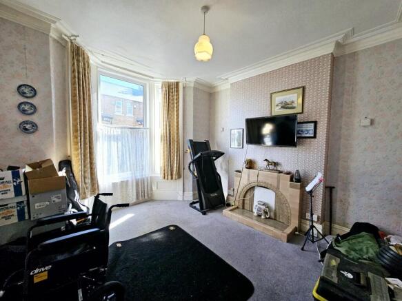4 bed Semi-Detached for sale Image 2