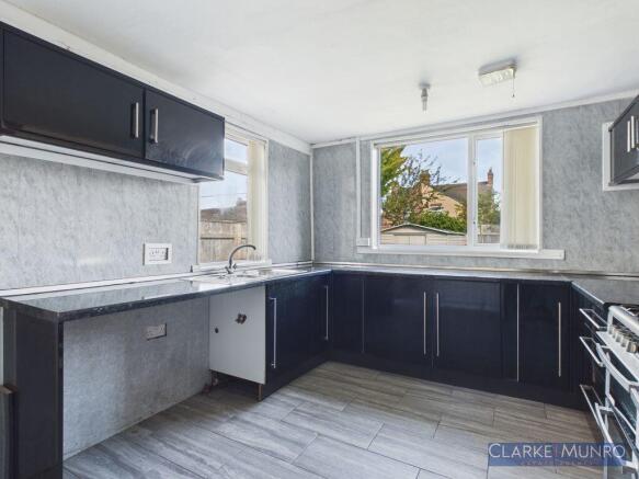 4 bed Semi-Detached for sale Image 8