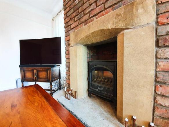 FEATURE FIREPLACE