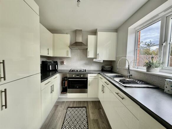 KITCHEN & DINER