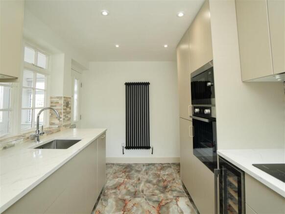 2 bed Semi-Detached Bungalow for sale Image 8