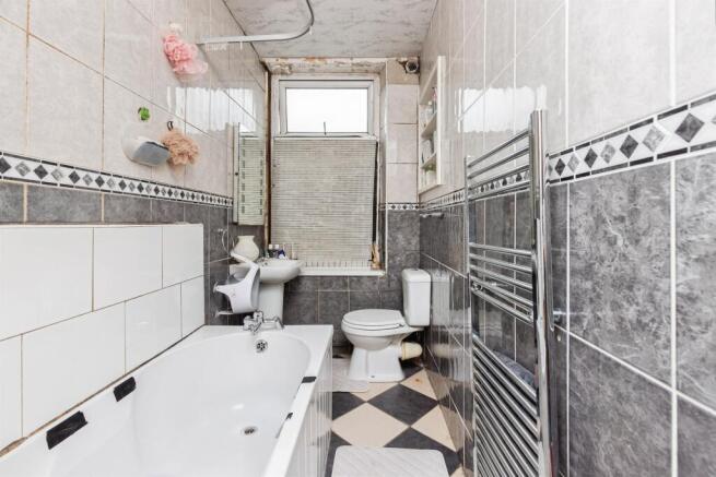 4 bed Terraced for sale Image 11
