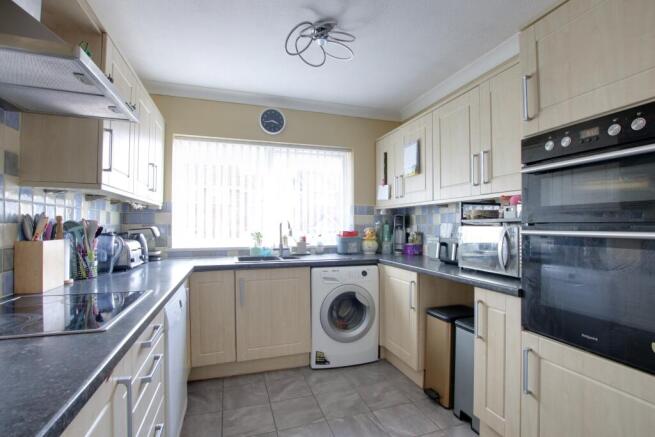 Hawthorn Close, Portchester photo 4