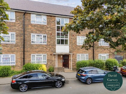 Whalebone Lane South, Dagenham, RM8